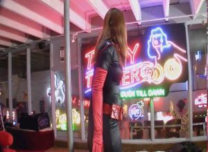 Прикольный бдсмчик с девушками в костюмах супергероев
